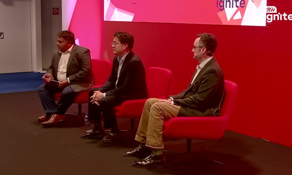AI Fusion: Revolutionizing Networks and Business Paradigms with Cutting ...
