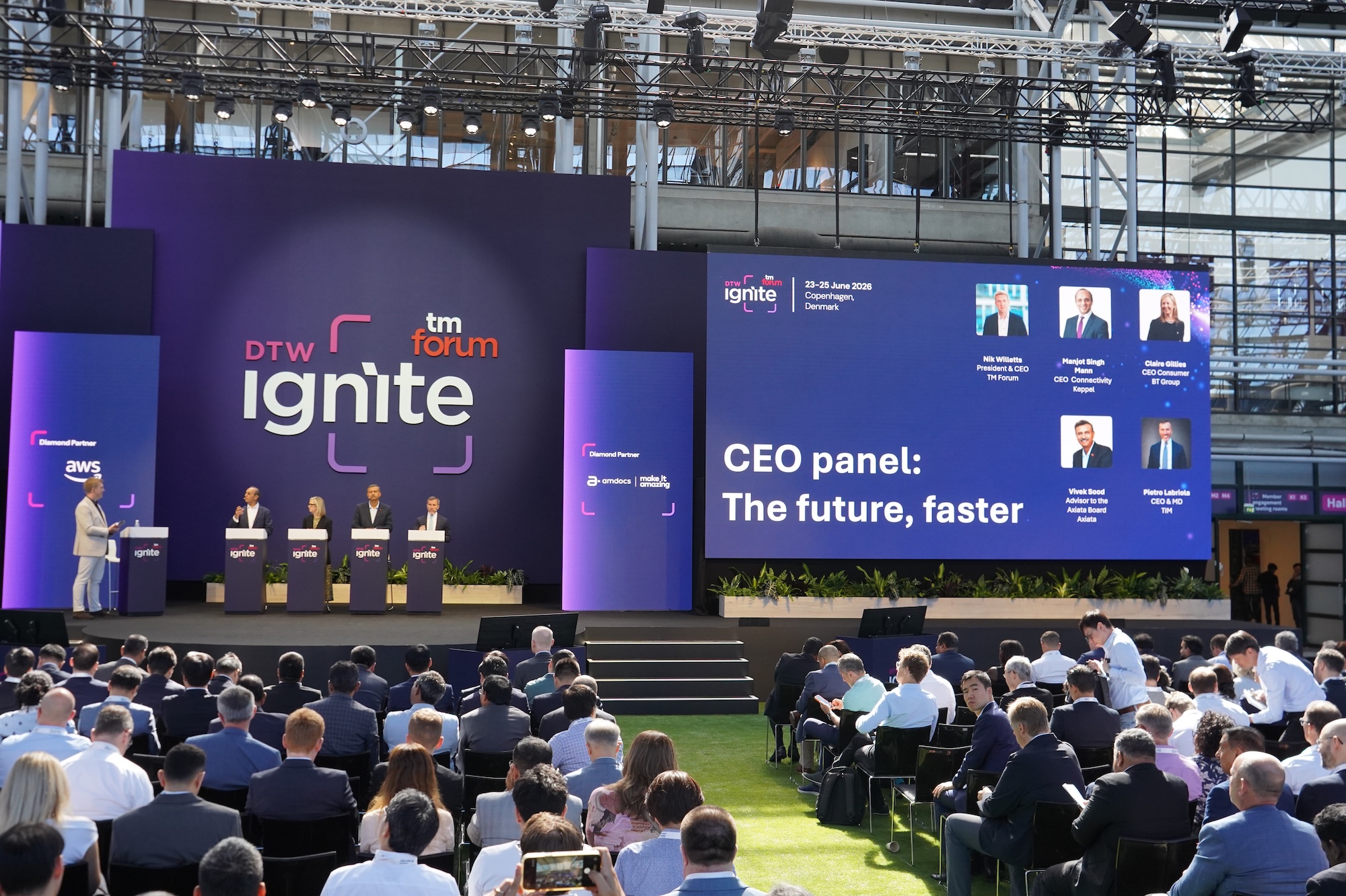 CEO keynotes & panel: The future. Faster